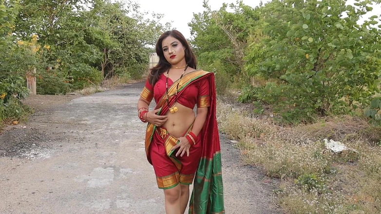 Marathi Queen F: Nouveau look de mariée, déshabillage et taquinage