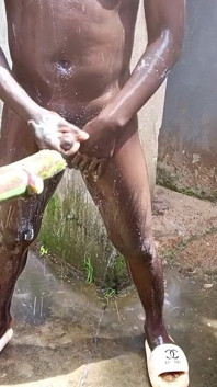 Chuveiro ao ar livre leva em gozadas largas