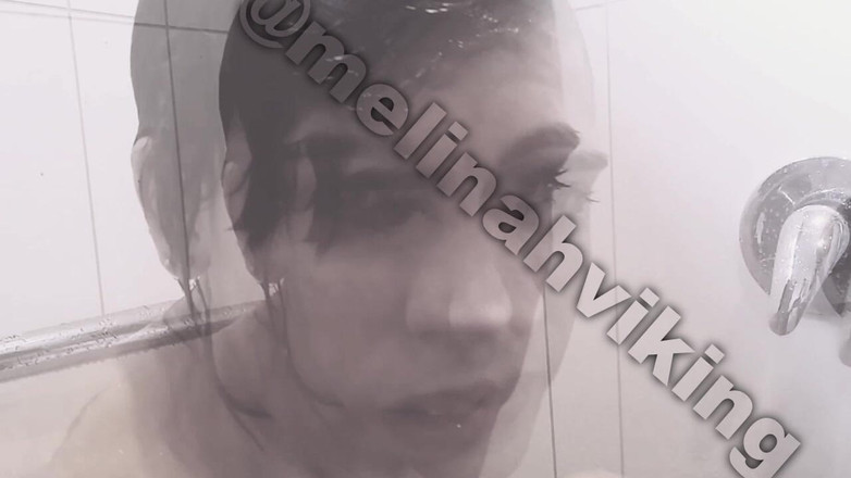 Melinah Viking: Luv Me Bila Basah