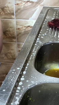 Lelaki Saudi mengongkek pembantu rumah Arab di dapur