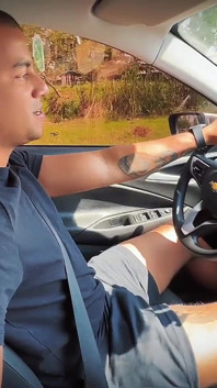 Confesiones de polla grande de Uber Diver