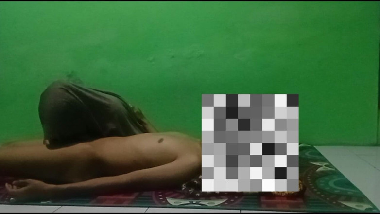 Famly sex: 그녀의 입에 사정하는 히잡