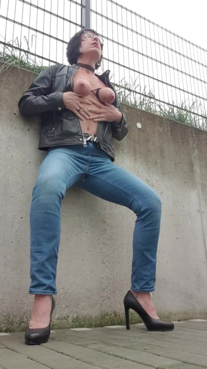 JulieEroticDress: Stříkání do džín