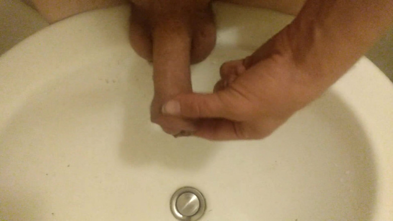 LilTaste: Pinkeln auf meine hand, in ein waschbecken