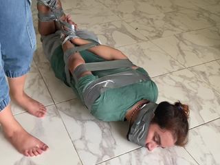 Selfgags femdom bondage: Atrapada mirando su culo