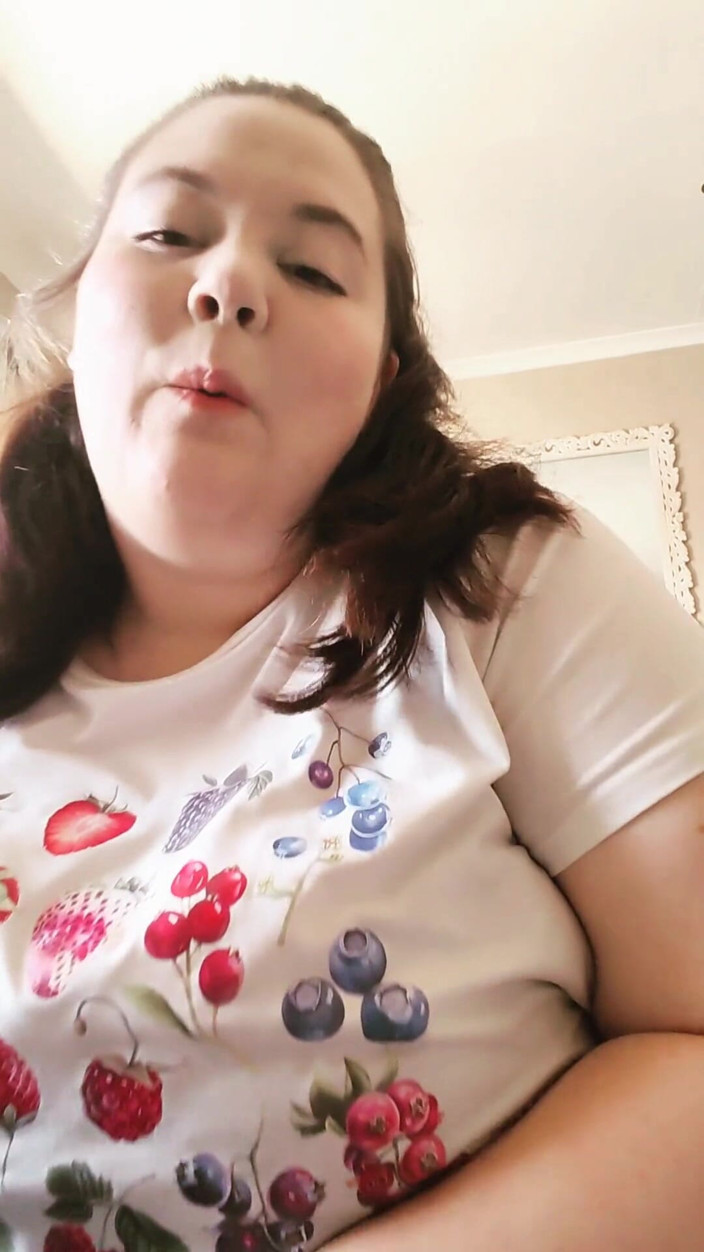 Aliceqii: POV-babysitter mit riesigen titten will ficken