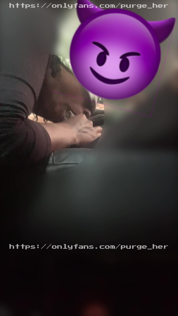 Purge_her: Sborra in Gola Di Fronte Alla Casa Di Sua Madre