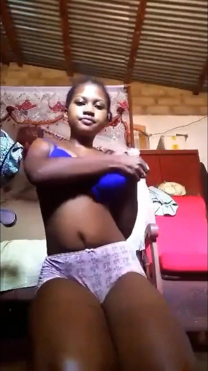 Kakazo shop: Siyah kadın ile birlikte