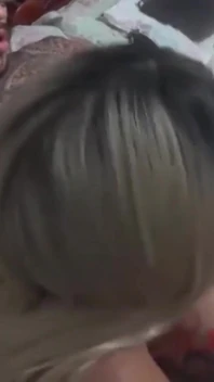 丰满的金发鸡巴把屁股交给天才