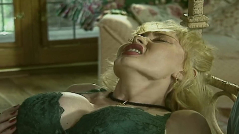 Lesbian Stories: Máy bay bà già điếm móc cua trong kỳ nghỉ
