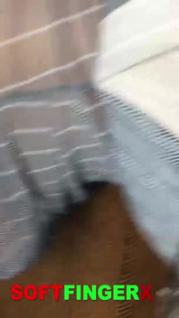 Una seducente lap dance, poi cavalca il mio cazzo sulla sedia fino a quando non vengo