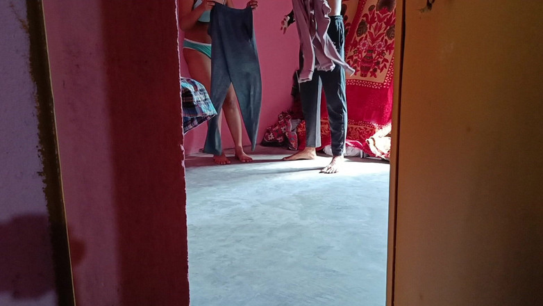Priya ki Papa: Chica india de la universidad haciendo saxo por primera vez...