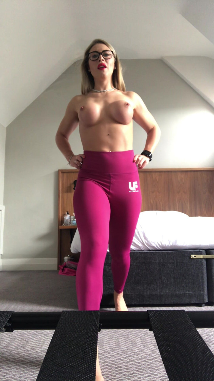 CALLIE ROKS: 健身房锻炼的紧身裤穿戴式假