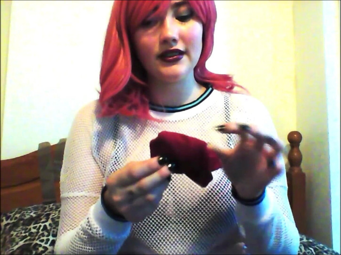Selfgags classic: Misha Mayfair în: Tape Gag Talker umplută cu șosete!