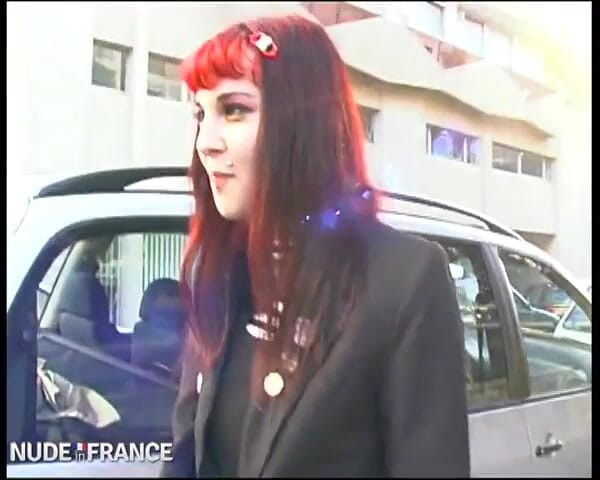 La France a Poil: Sonia zbuntowany gotyk roztopi się pod pociągnięciami kogutów naszych casteurów!