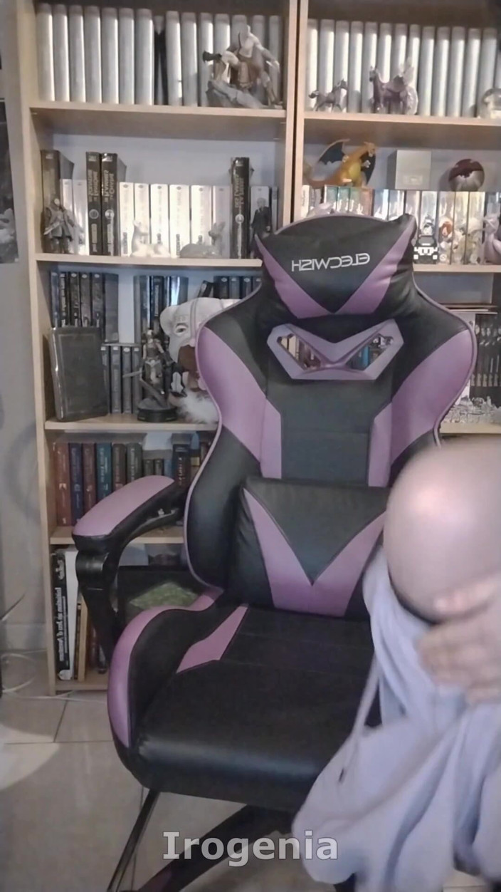Irogenia: Egirl Nympho Se Gode Dans Sa Chaise Gaming