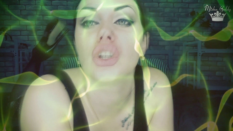 Goddess Misha Goldy: हर रोज सूंघते हैं! 13 का दिन मेरे लिए वीर्य निकालता है