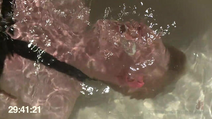 30 Minutes of Torment: 그의 부하를 촬영하는 동안 덩크 당하는 스트레이트 킥복서