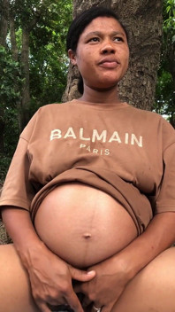 Domi masturbuje velmi tvrdě violetahotvip