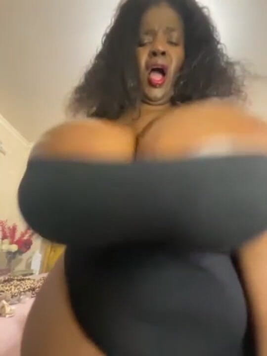 Legendary Booty Overdose: Țâțe uriașe săltărețe