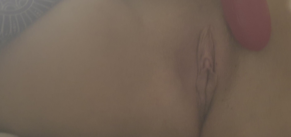 HugosIlse69: Mi masturbo la figa bagnata