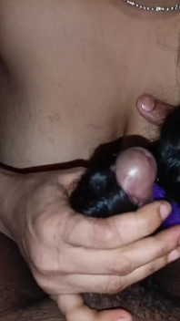 Desi indická krásná Bhabhi mě zavolala do svého pokoje a dala mi příležitost ji ošukat