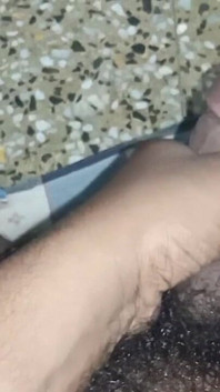 Je suis une femme mariée indienne en train de se lécher la chatte