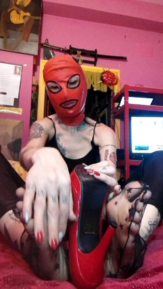 Miss Wagon Vegan Fetish: Miss Wagon Vegan - fetisjrubber gemaskerd