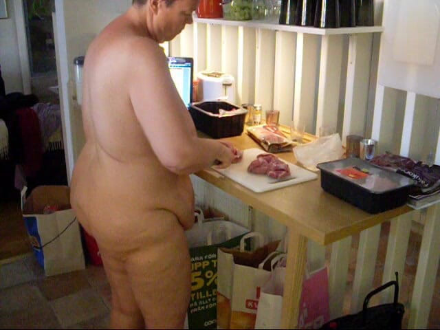 Sex hub couple: Jen正在赤身裸体割肉