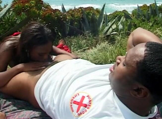 Black Jass: Une nana noire super sexy avec un gros cul se...