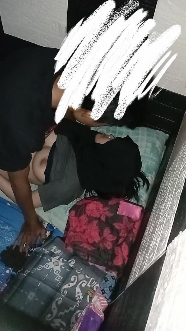 Famly sex: meri eshiyaee mahila ki meri sankri choot aur gori tvacha...