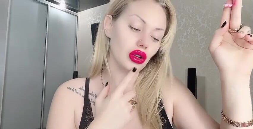 Goddess Misha Goldy: Aku nyalakan rokokku - kamu yang kirim! Pelan-pelan!