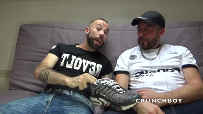 Kinky Bareback Boys: Angl Garcia wird ohne gummi vom großen schwanz von Renato...