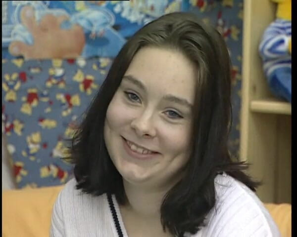 YOUR FIRST PORN: Eva yüzünde bir gülümsemeyle mastürbasyon yapıyor