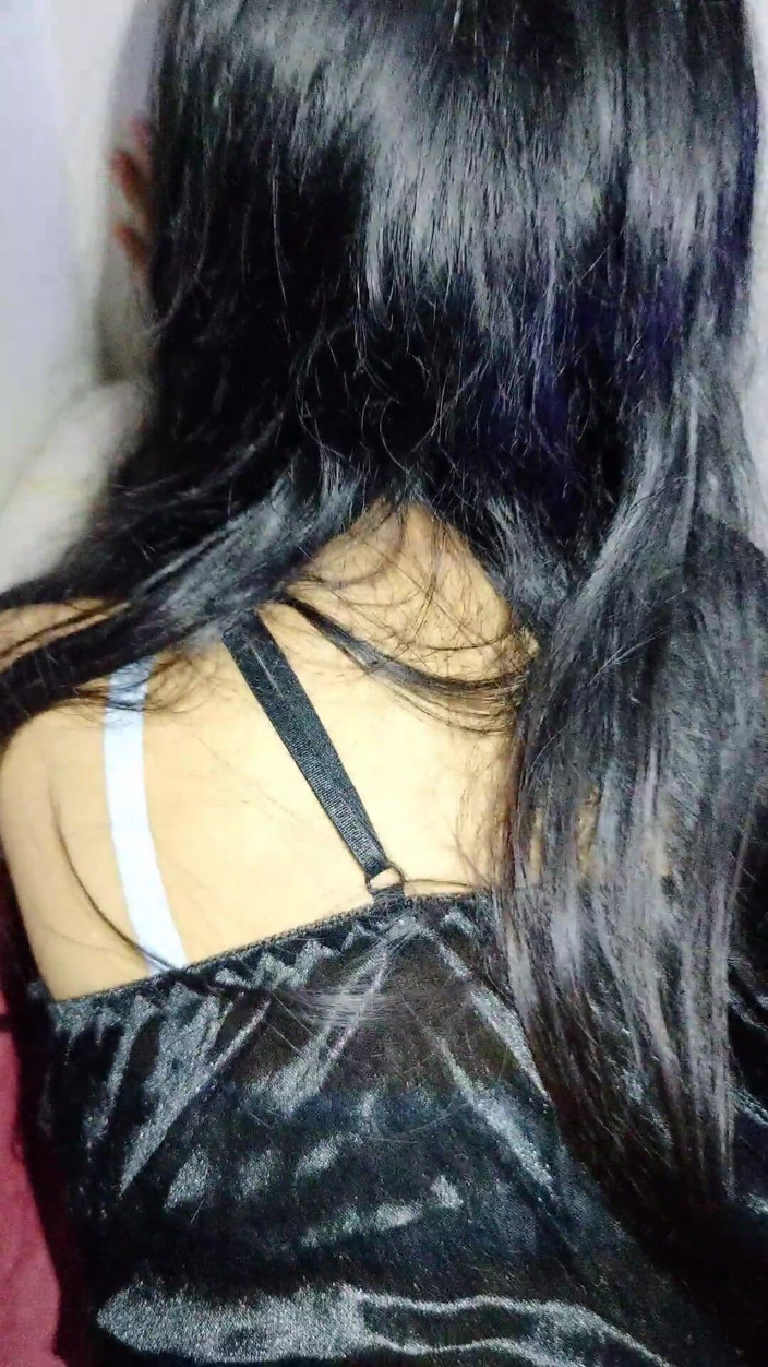 Paoloxxx93: Pembantu rumah seksi menggoda bos, minta untuk menaikkan bos yang...