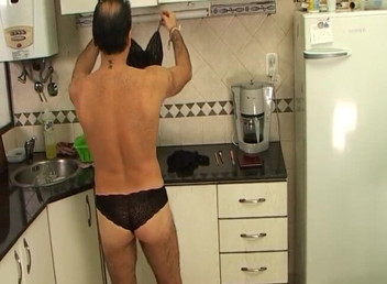 Ragazzo arrapato si diverte truccando