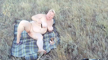 Zona901: Masturbuje kundičku s hračkami venku