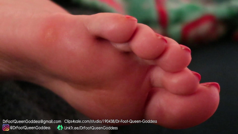 Dr. Foot Queen Goddess: Relaxing couch soles part 1