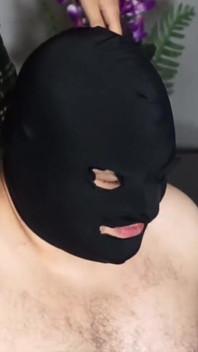 La Sexy Studentessa Dommes Stuzzica Lo Stallone Sottomesso Mascherato