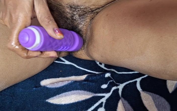 Wifeee: 집에서 바이브레이터로 버를 흔드는 싱글 우먼