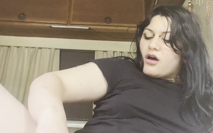 Succube_lilith: Mă fut cu o coasă