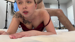 LesanaMild: 继妹在按摩和粗暴性爱后被射在脸上