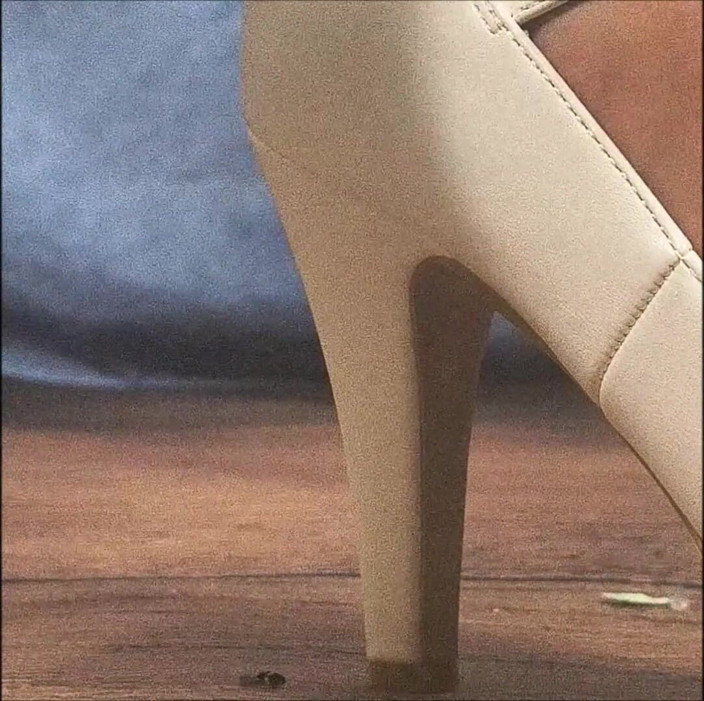 Haydee Rodriguez: Giantess Haydee Rodriguez in White High Heels