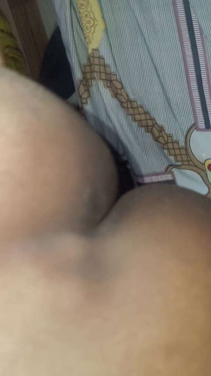 X videos: Sexy manželka šuká s nevlastním bratrem manžela v místnosti