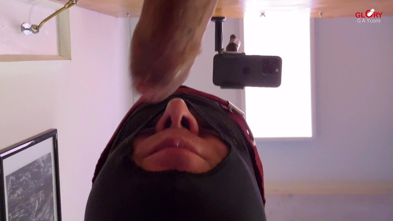 GLORYHOLEGAYS: グローリーホールには興奮しすぎて - おじいちゃんのチンコが30秒で爆発