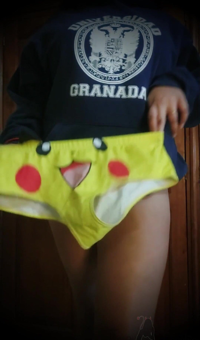 Tender Little Devil: Ich habe eine Überraschung für dich unter meinem pikachu höschen