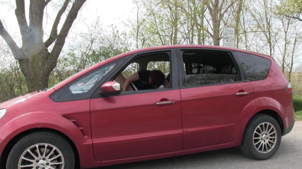 Popp Sylvie: Azione all'aperto con dildo nella mia auto