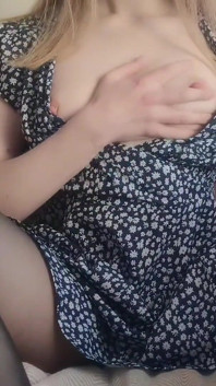 Footjob od roztomilé punčocháče Dívka