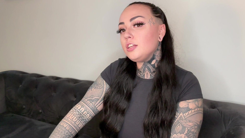 Miss Valentina: Dekat belakangnya