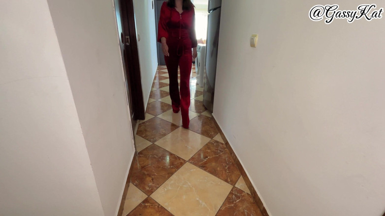 GassyKat: Red Velvet Fart Queen